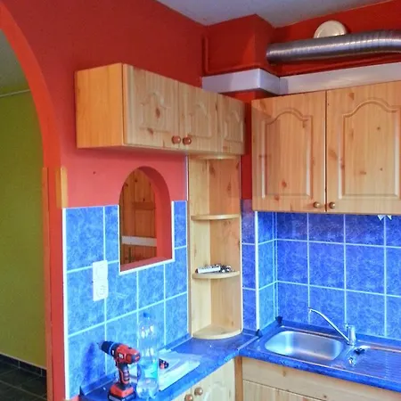 Customs Square Apartman *