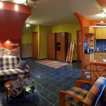 Customs Square Apartman *